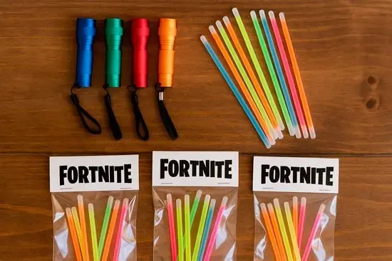 Mini flashlights and glow sticks as Fortnite-inspired party favors